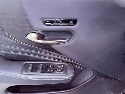 Used 2023 Lexus LS 500 w/ Accessory Package (Z2) image 18