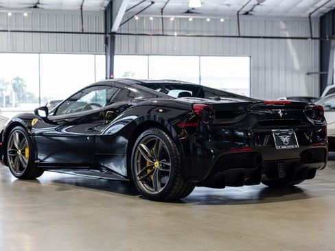 Used 2018 Ferrari 488 Spider RWD image 4