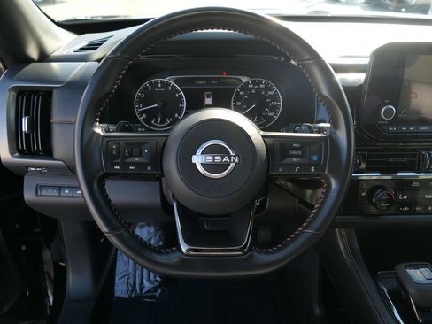 Used 2025 Nissan Pathfinder Rock Creek image 16