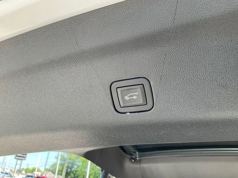 Used 2025 GMC Yukon Denali Ultimate AWD/4WD image 22