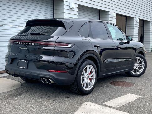 Used 2024 Porsche Cayenne S AWD/4WD image 7