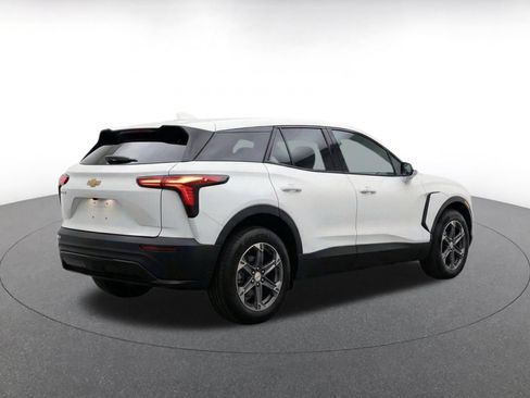 Used 2025 Chevrolet Blazer LT FWD image 9