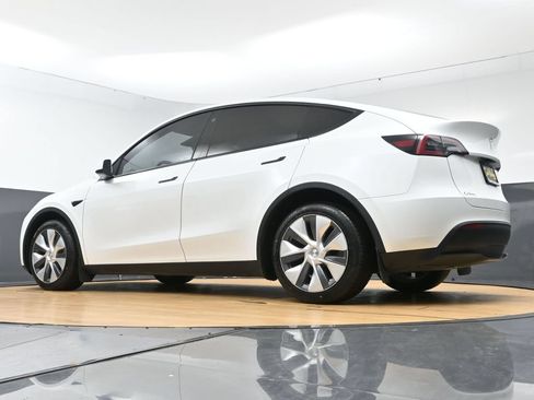 Used 2023 Tesla Model Y Long Range AWD/4WD image 57