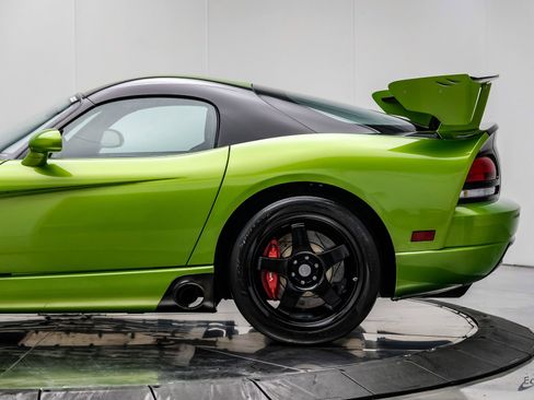 Used 2010 Dodge Viper ACR RWD image 11