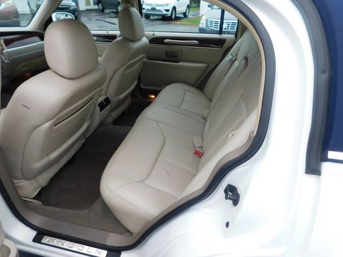Used 2003 Lincoln Town Car Cartier RWD image 48
