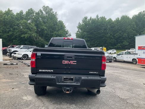 Used 2018 GMC Sierra 2500 Denali w/ Duramax Plus Package AWD/4WD image 6