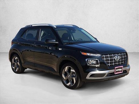 Used 2025 Hyundai Venue SEL FWD image 3