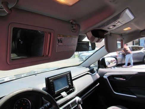 Used 2021 Toyota RAV4 XLE FWD image 38