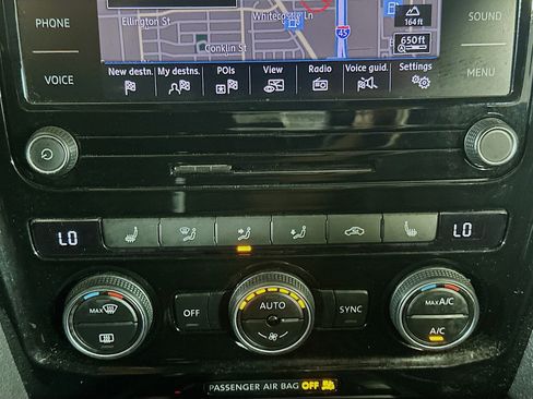 Used 2022 Volkswagen Passat 2.0T image 24