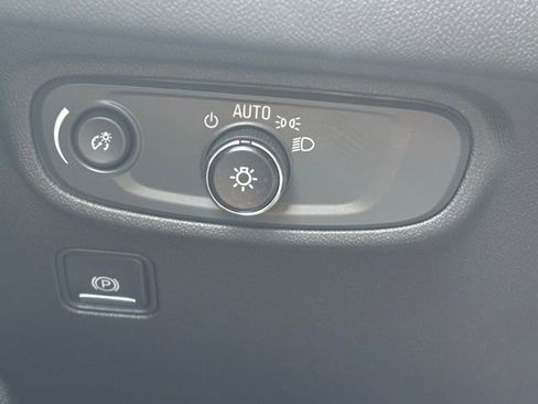 Used 2023 GMC Terrain SLE w/ Driver Convenience Package image 24