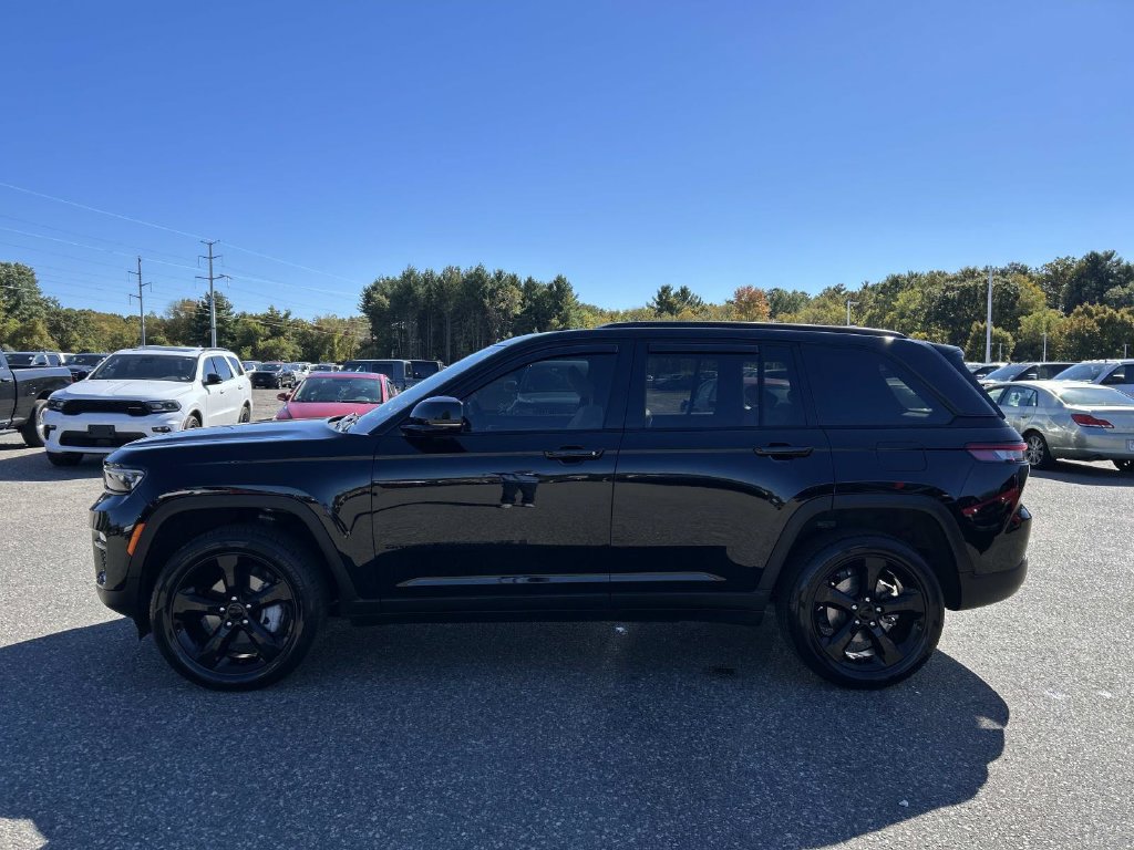 Certified 2024 Jeep Grand Cherokee Limited w/ Black Appearance Package AWD/4WD image 6