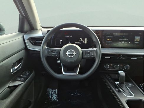 Certified 2025 Nissan Kicks SV AWD/4WD image 15