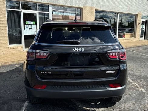 Used 2022 Jeep Compass Latitude w/ Sun and Sound Group AWD/4WD image 4