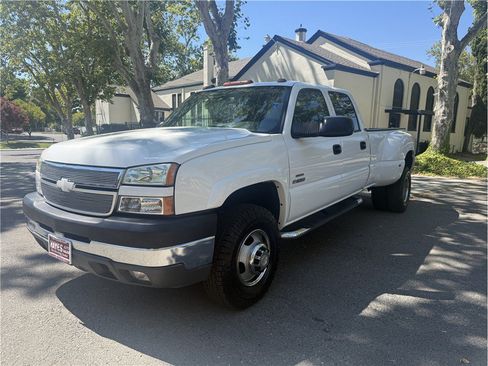Used 2005 Chevrolet Silverado 3500 LS w/ Heavy-Duty Power Package AWD/4WD image 3