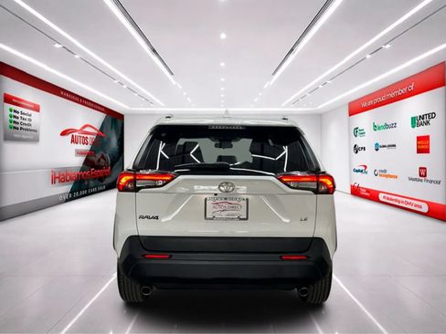 Used 2020 Toyota RAV4 LE FWD image 6