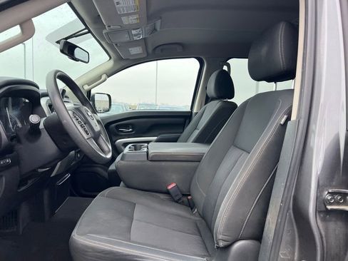 Used 2017 Nissan Titan SV image 13