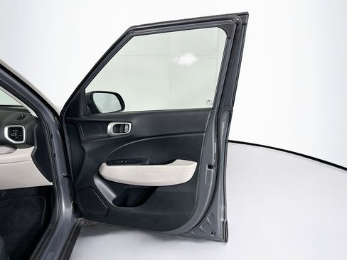 Used 2023 Hyundai Venue SEL image 31