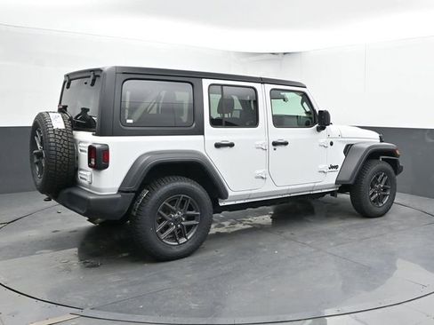 Used 2025 Jeep Wrangler Unlimited Sport AWD/4WD image 2