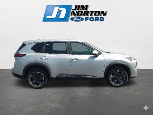 Used 2025 Nissan Rogue SV FWD image 11