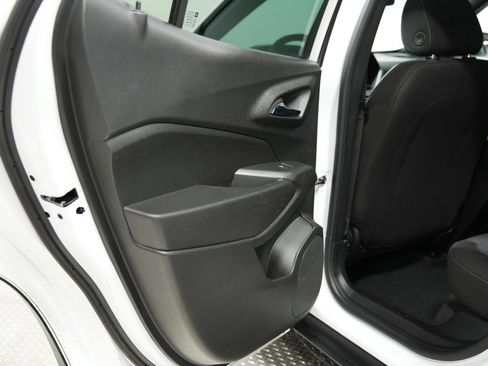 Used 2024 Chevrolet Trax RS w/ Sunroof Package FWD image 21