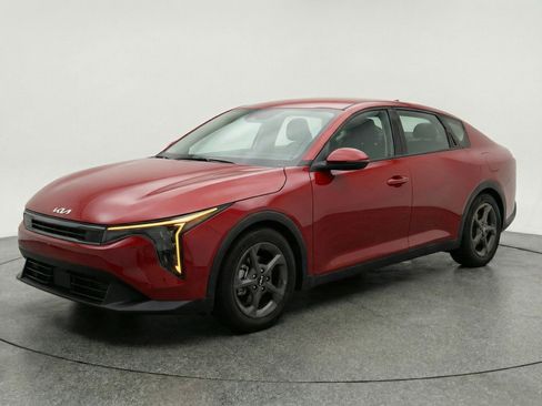 Used 2025 Kia K4 LXS image 3