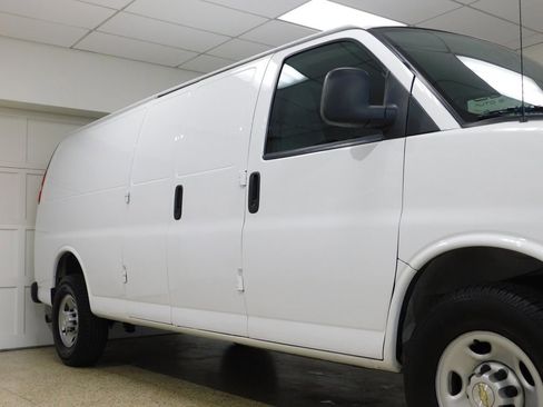 Used 2023 Chevrolet Express 3500 Extended w/ Driver Convenience Package RWD image 10