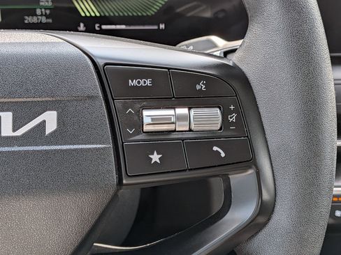 Used 2025 Kia K4 LXS image 19