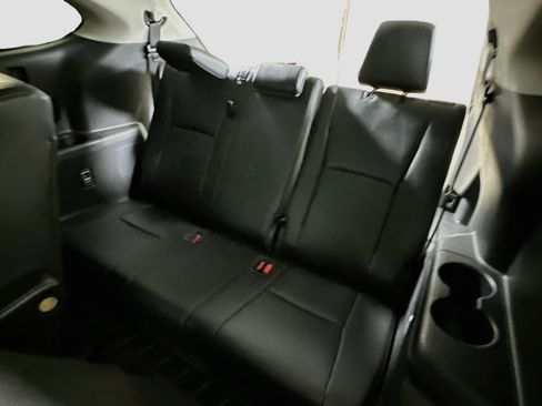 Used 2020 Toyota Highlander XLE FWD image 30
