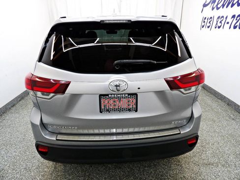 Used 2019 Toyota Highlander SE AWD/4WD image 5