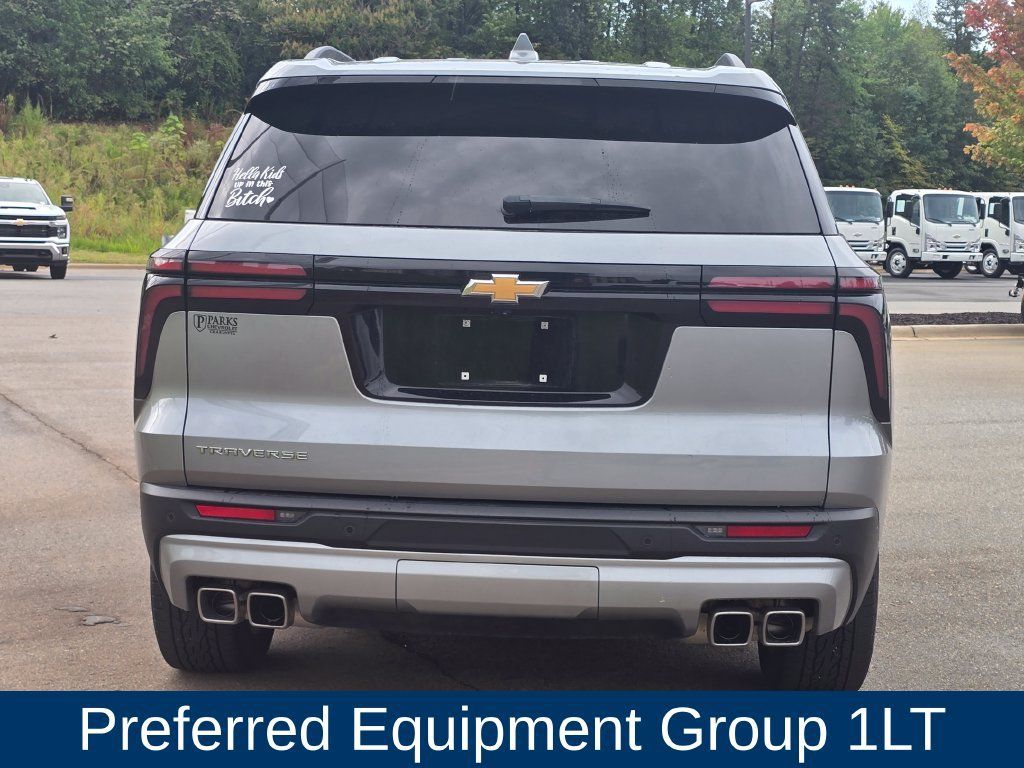 Used 2025 Chevrolet Traverse LT w/ Sun and Wheel Package FWD image 3