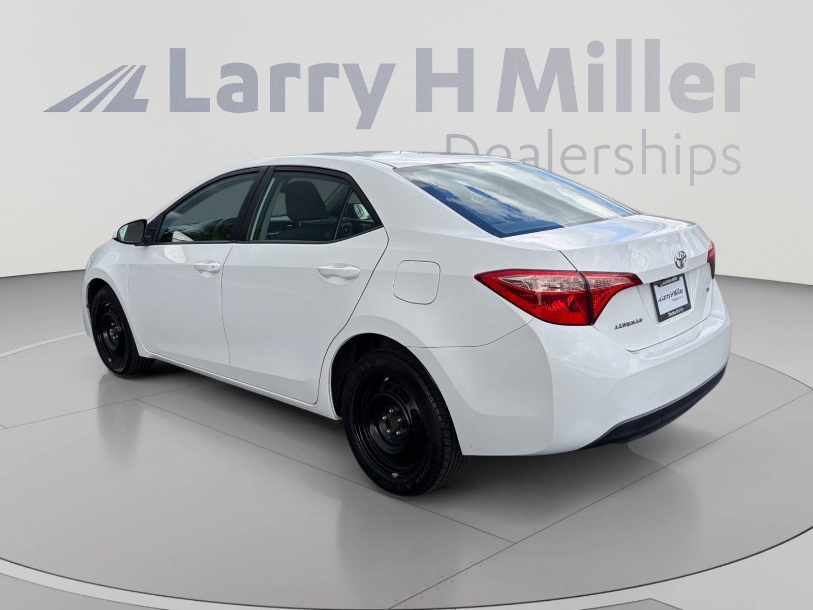 Used 2019 Toyota Corolla LE FWD image 3