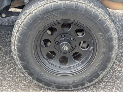 Used 2022 Jeep Gladiator Sport image 16