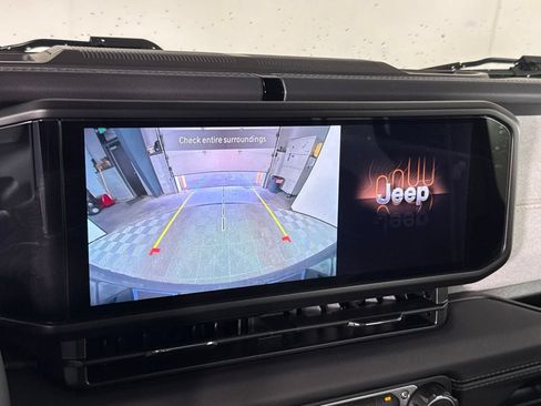 Certified 2025 Jeep Wrangler Unlimited Sahara AWD/4WD image 18