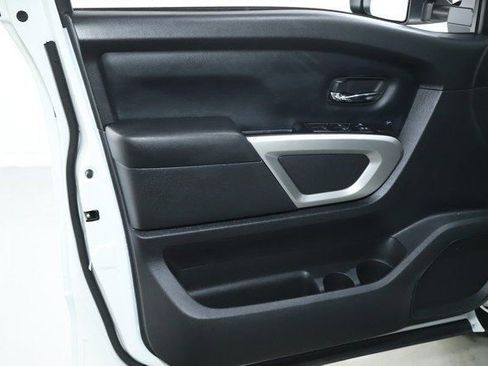 Used 2024 Nissan Titan SV w/ SV Convenience Package image 15