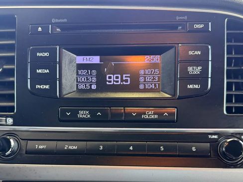 Used 2017 Hyundai Elantra SE FWD image 15