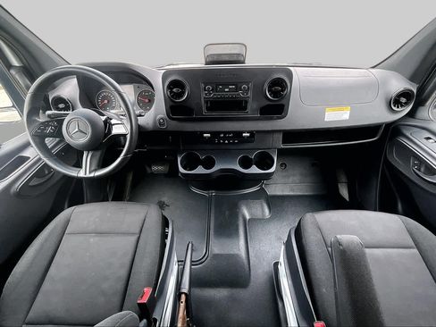 Used 2025 Mercedes-Benz Sprinter 2500 image 16