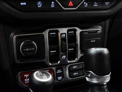 Used 2024 Jeep Wrangler Unlimited Rubicon w/ Technology Group AWD/4WD image 70