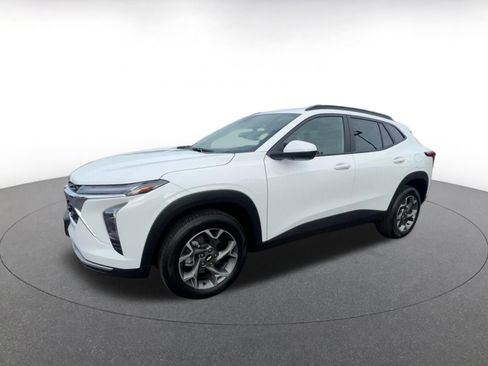 Used 2025 Chevrolet Trax LT image 8