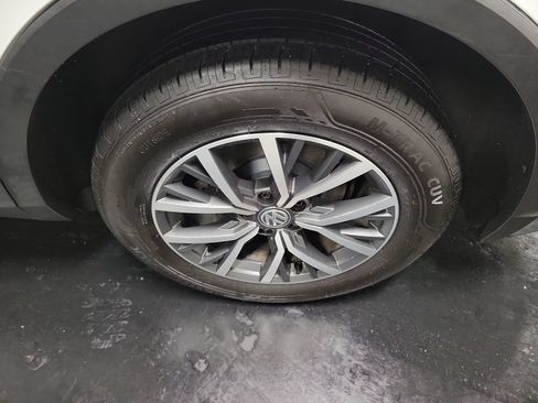 Used 2019 Volkswagen Tiguan SE w/ Panoramic Sunroof Package FWD image 13