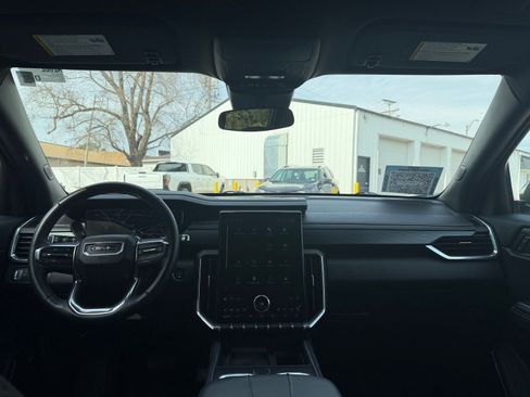 Used 2025 GMC Acadia Elevation image 26