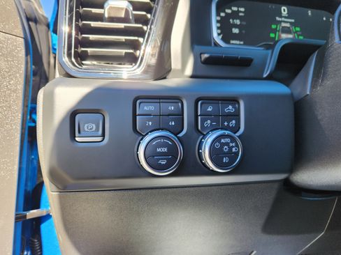 Used 2023 GMC Sierra 1500 AT4 w/ Technology Package image 7