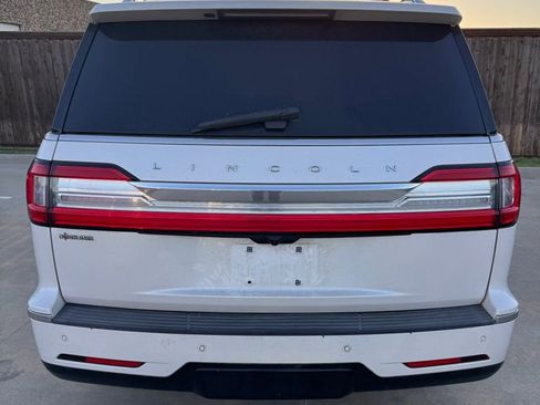 Used 2019 Lincoln Navigator Reserve image 7