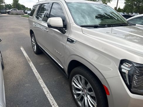 Used 2022 GMC Yukon Denali w/ Denali Premium Package AWD/4WD image 2