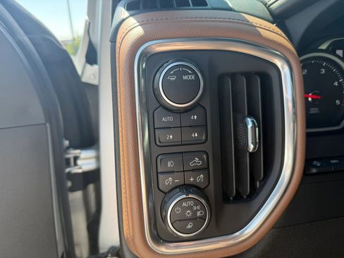 Used 2022 Chevrolet Silverado 3500 High Country w/ Technology Package AWD/4WD image 13