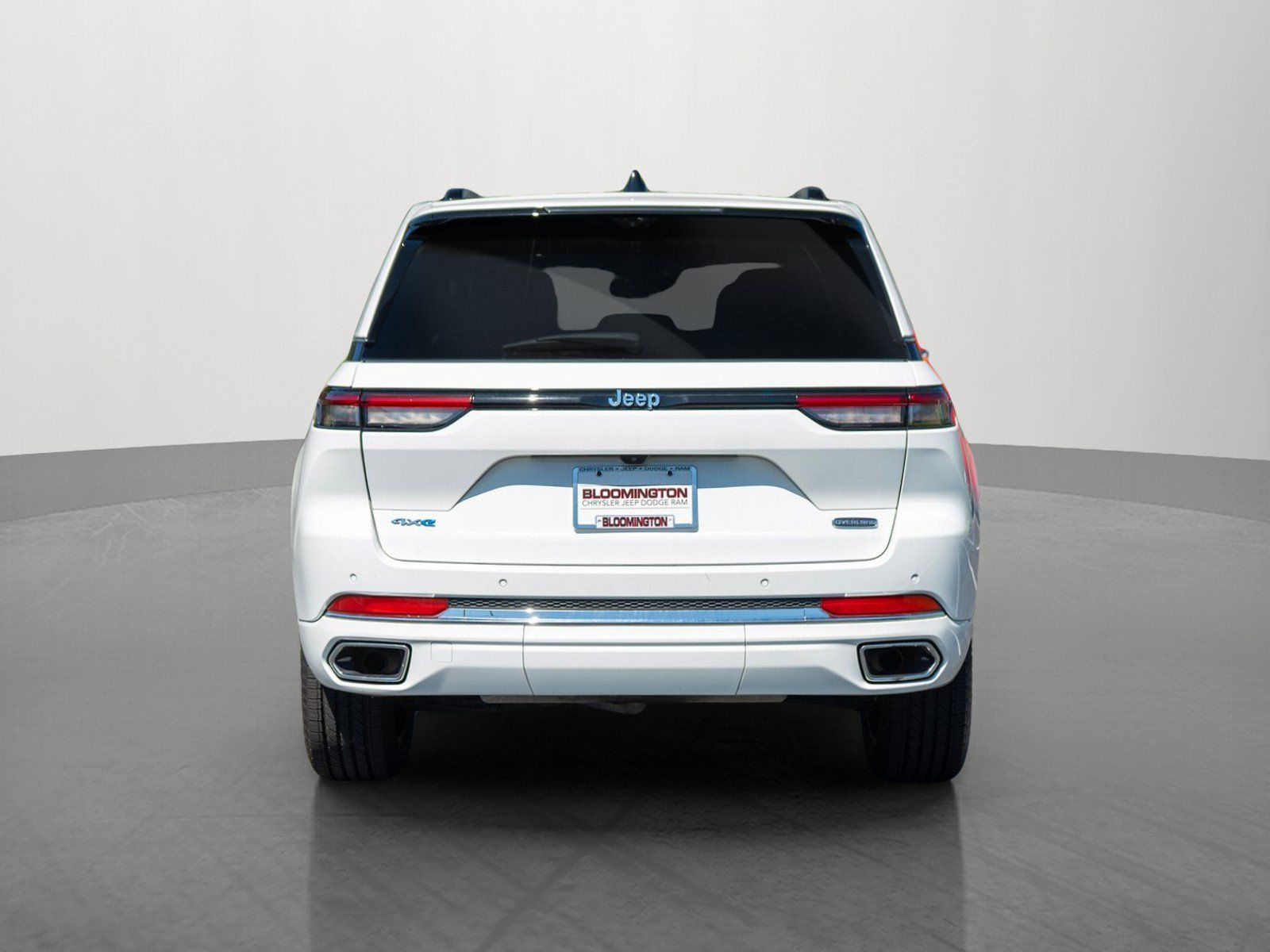 Used 2022 Jeep Grand Cherokee Overland w/ Luxury Tech Group IV AWD/4WD image 6