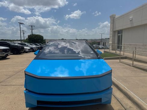 Used 2025 Tesla Cybertruck AWD Crew Cab image 9