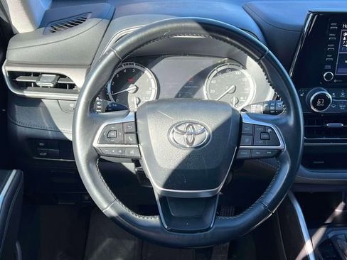 Used 2022 Toyota Highlander XLE AWD/4WD image 14