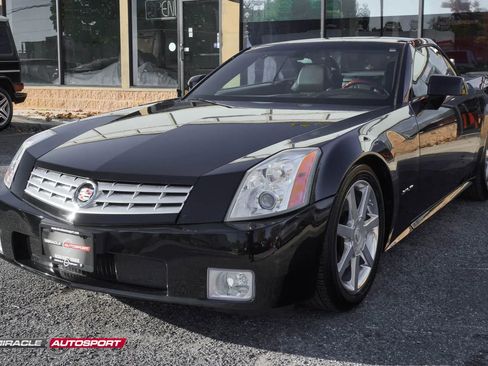 Used 2005 Cadillac XLR image 3