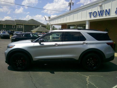 Used 2022 Ford Explorer ST w/ Equipment Group 401A image 3