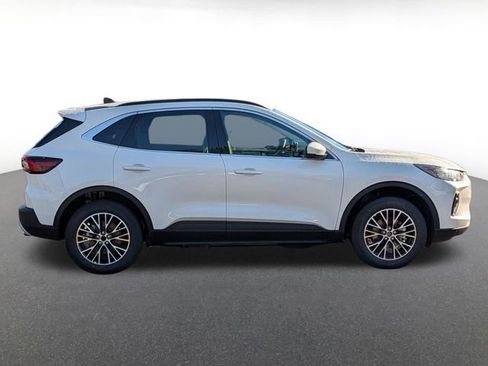 New 2026 Ford Escape SE image 2